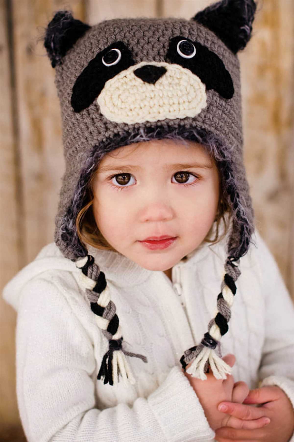 Raccoon hat knitting pattern