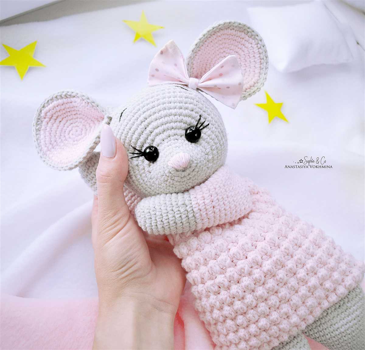 Knitted mice pattern