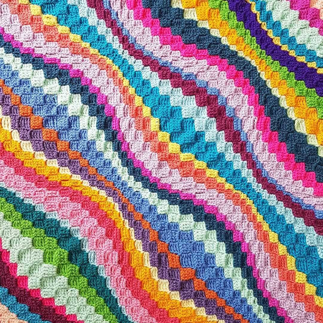 Wavy knit blanket pattern