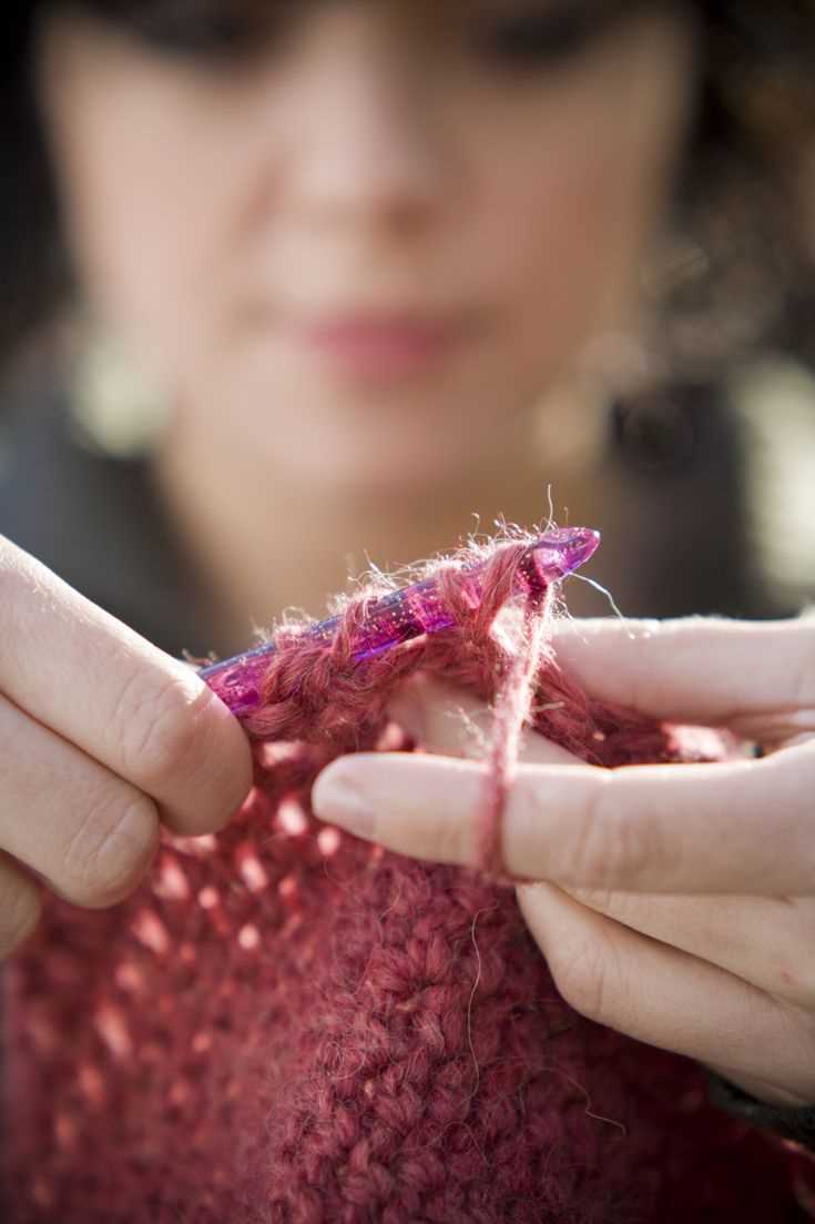Knitted triangle head scarf pattern