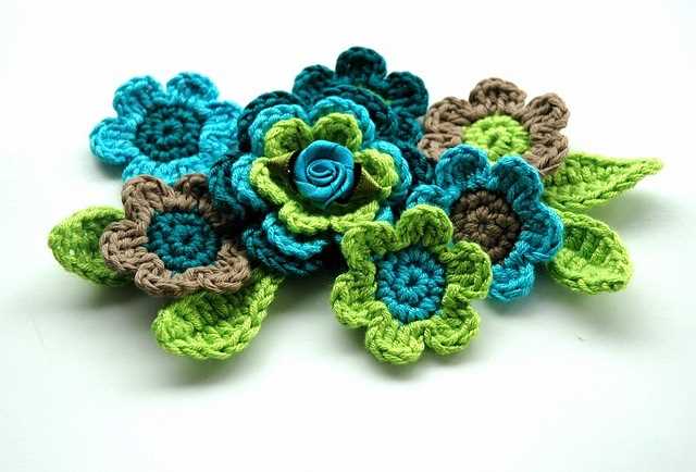 Knit flower applique pattern