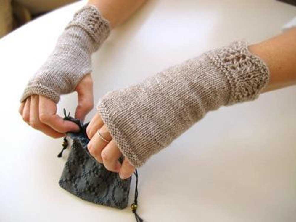 Flat knit fingerless glove pattern