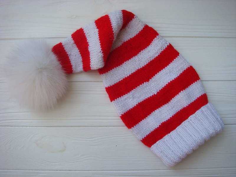 Pattern knitted santa hat