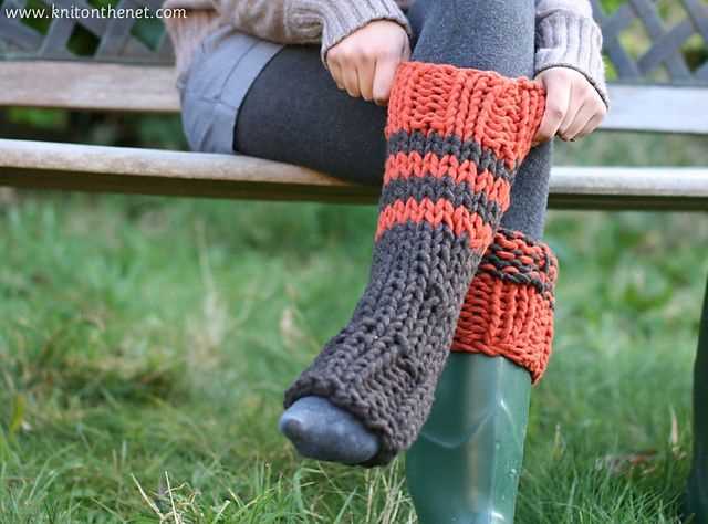 Knit pattern leg warmers