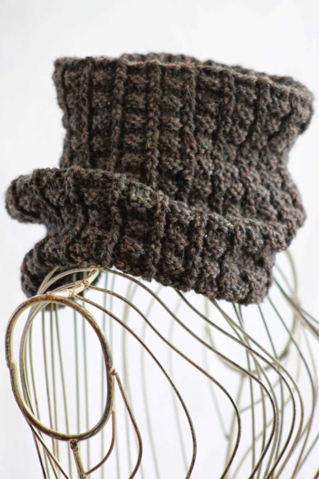 Worsted weight cowl knitting pattern