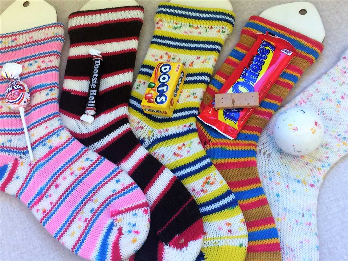 Self-striping yarn knitting patterns