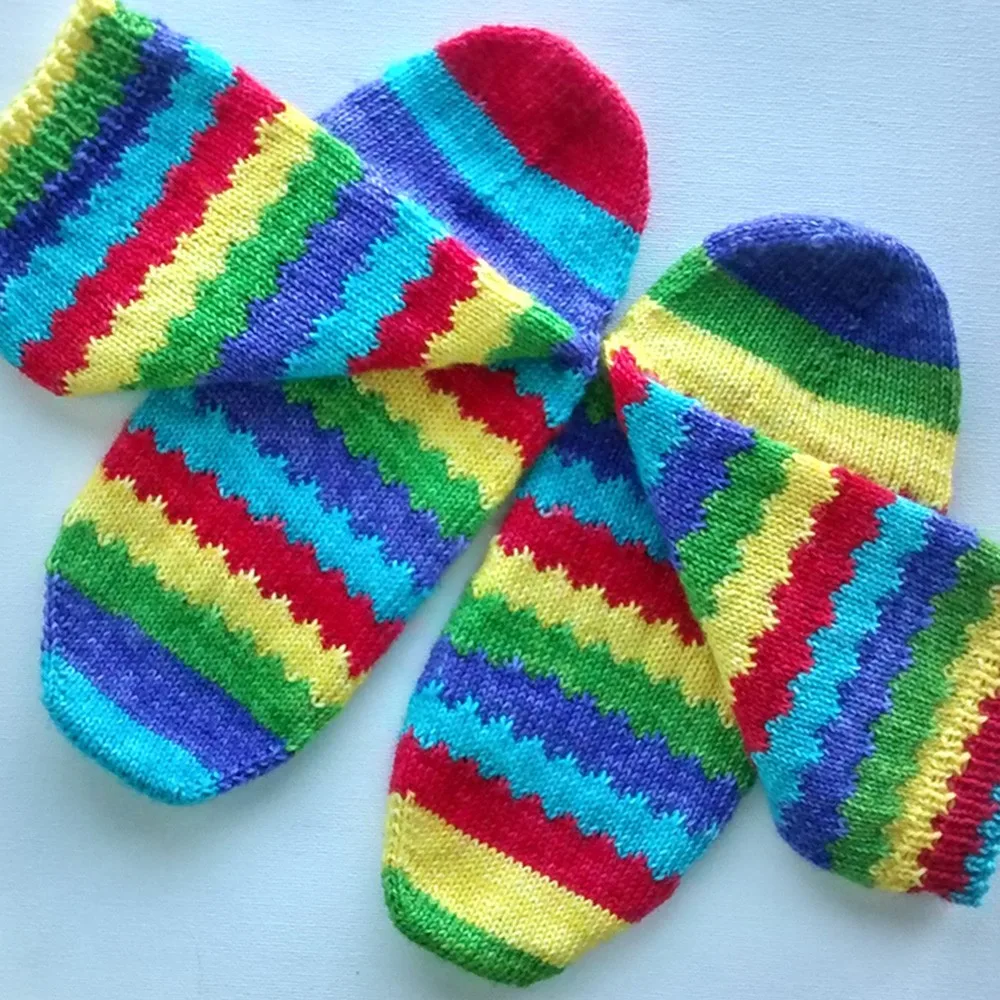 10 Creative Knitting Patterns for Self-Striping Yarn Self-striping yarn knitting patterns