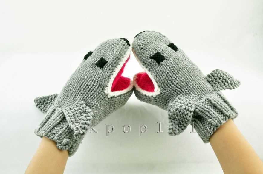 Shark mittens knitting pattern