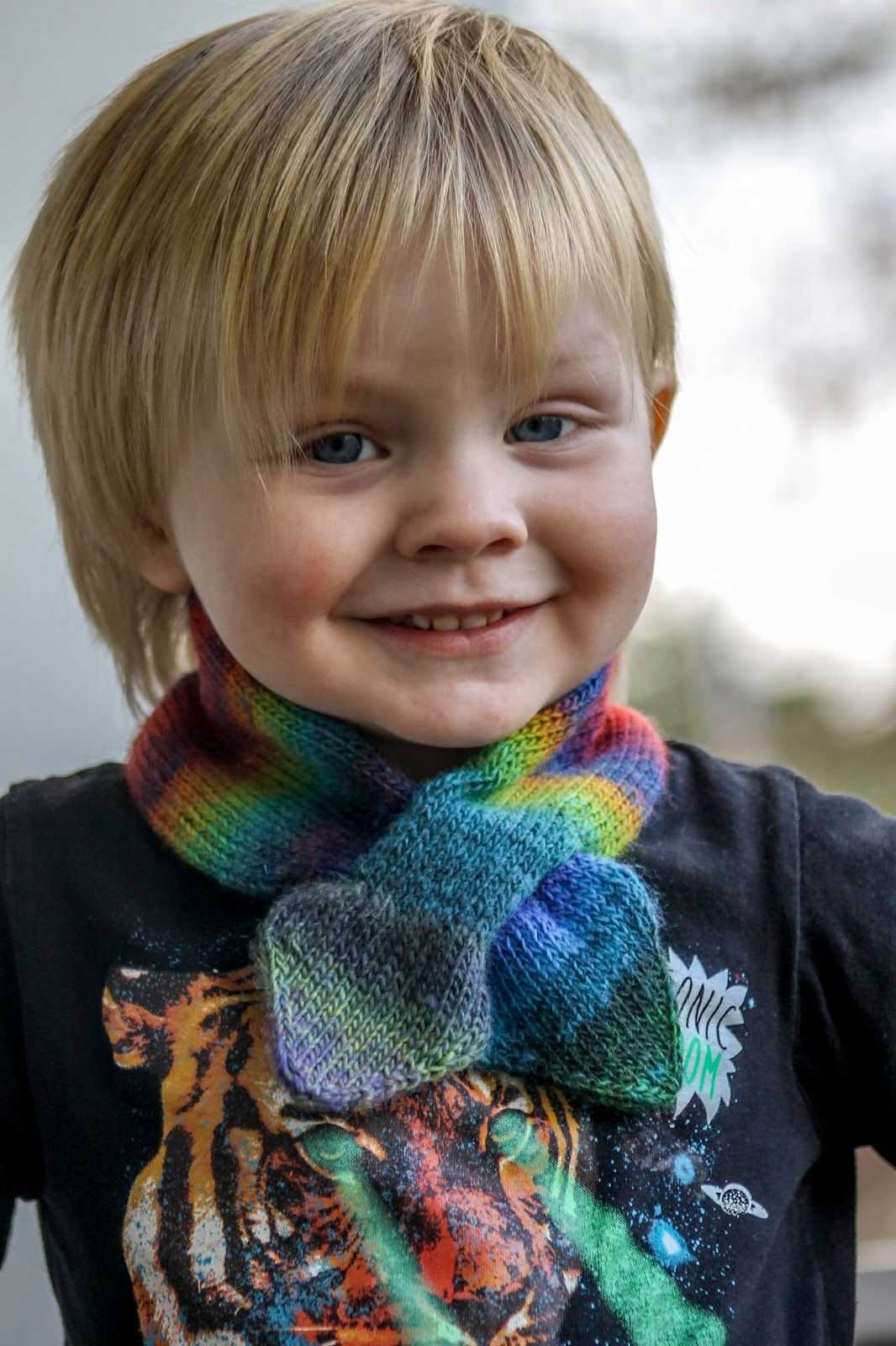Simple child's scarf knitting pattern