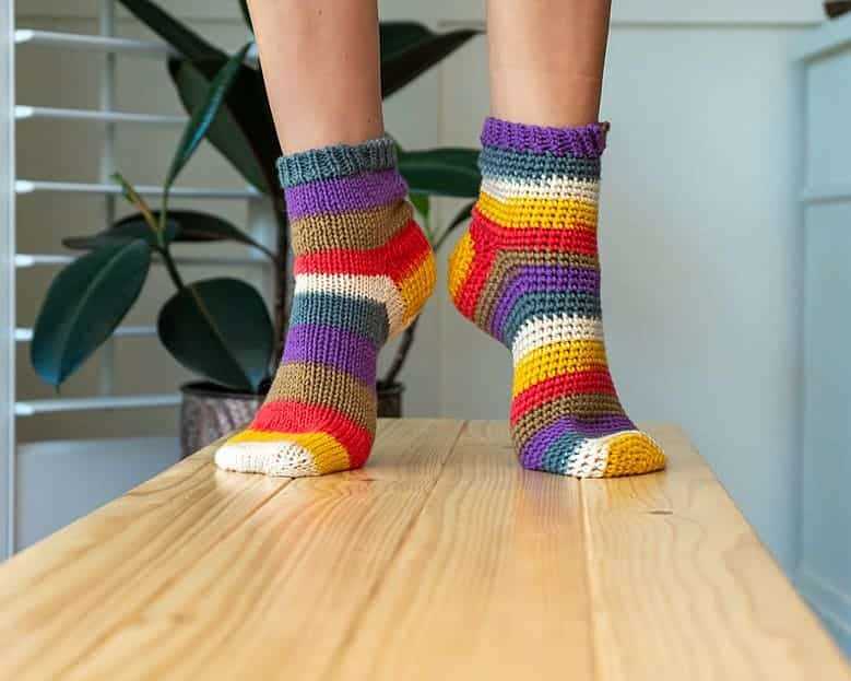 Simple knitted socks pattern beginners