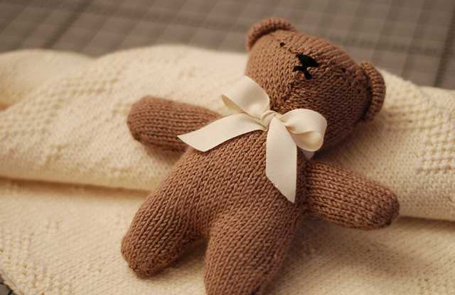 Simple teddy bear knitting pattern