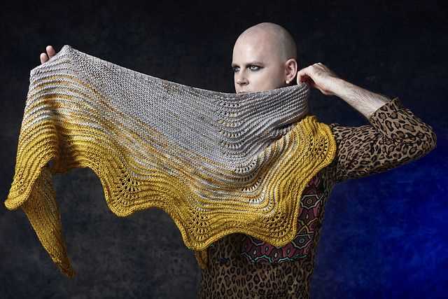 Simple knitted shawl pattern