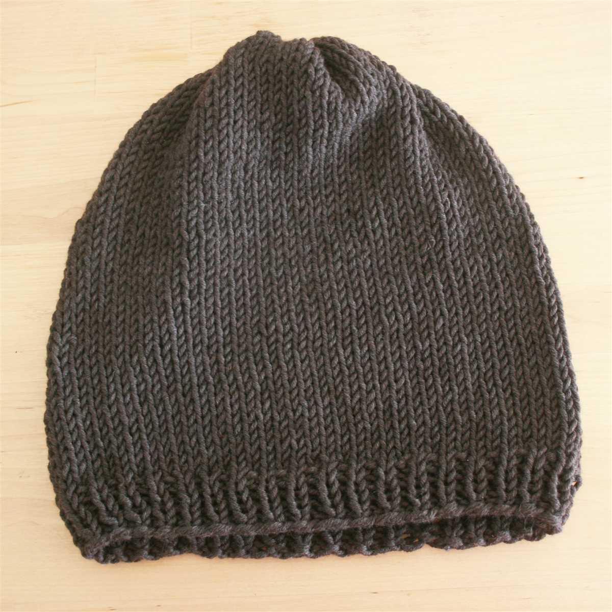 Simple ribbed knit hat pattern