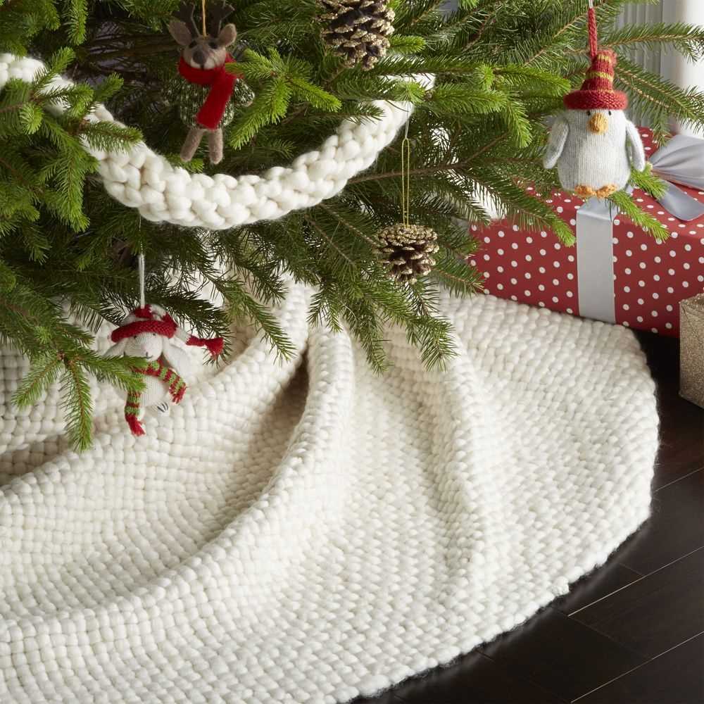 Create a stunning chunky knit tree skirt with this pattern Chunky knit tree skirt pattern