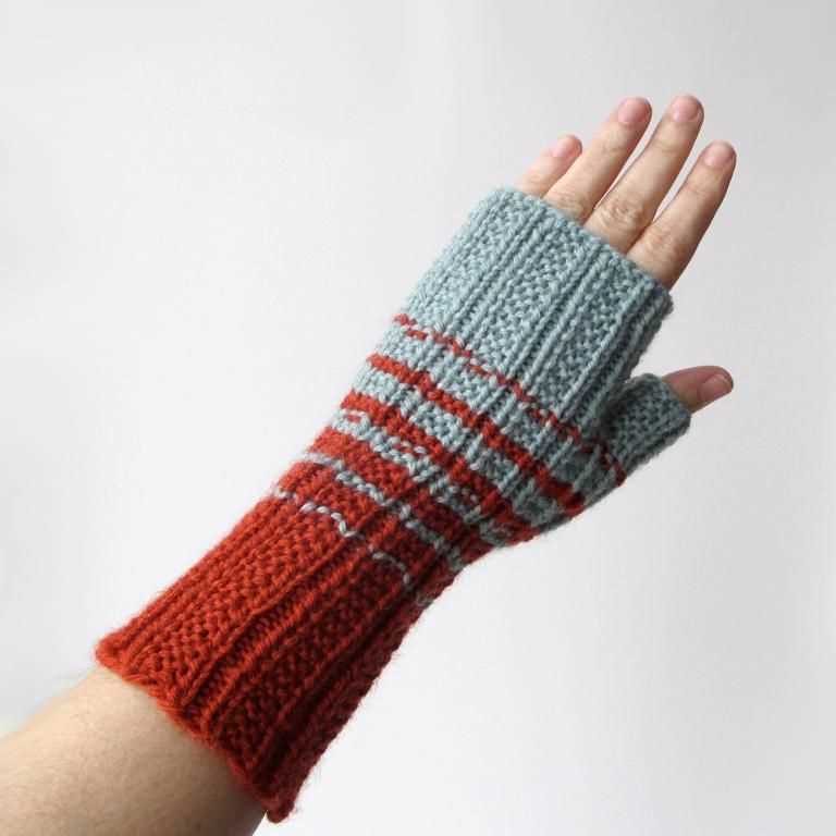 Striped fingerless gloves knitting pattern