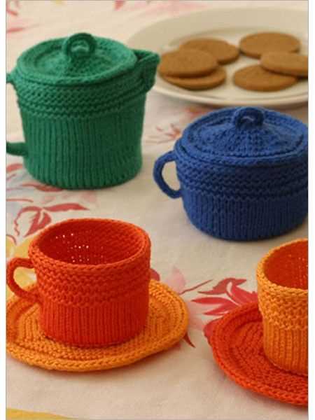 Knitted cup and saucer pattern