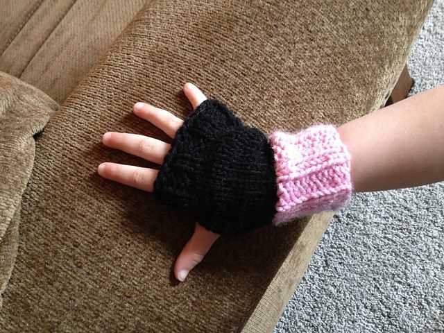 Children's fingerless gloves knit pattern