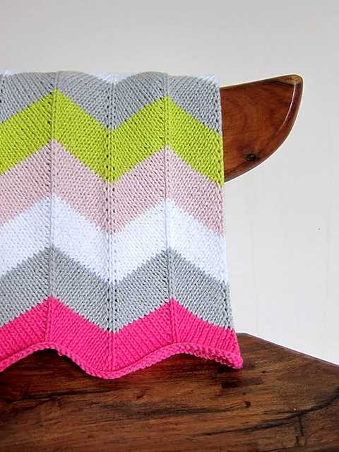 Knitting pattern for chevron blanket