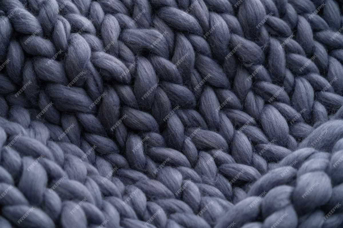 Cozy up with this simple and stunning bulky yarn blanket knit pattern Bulky yarn blanket knit pattern