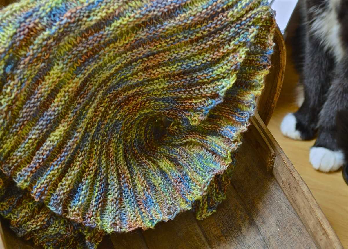Boomerang shawl knitting pattern