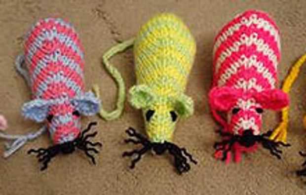 DIY Knitted Mouse Toy for Your Cat Cat toy mouse knitting pattern
