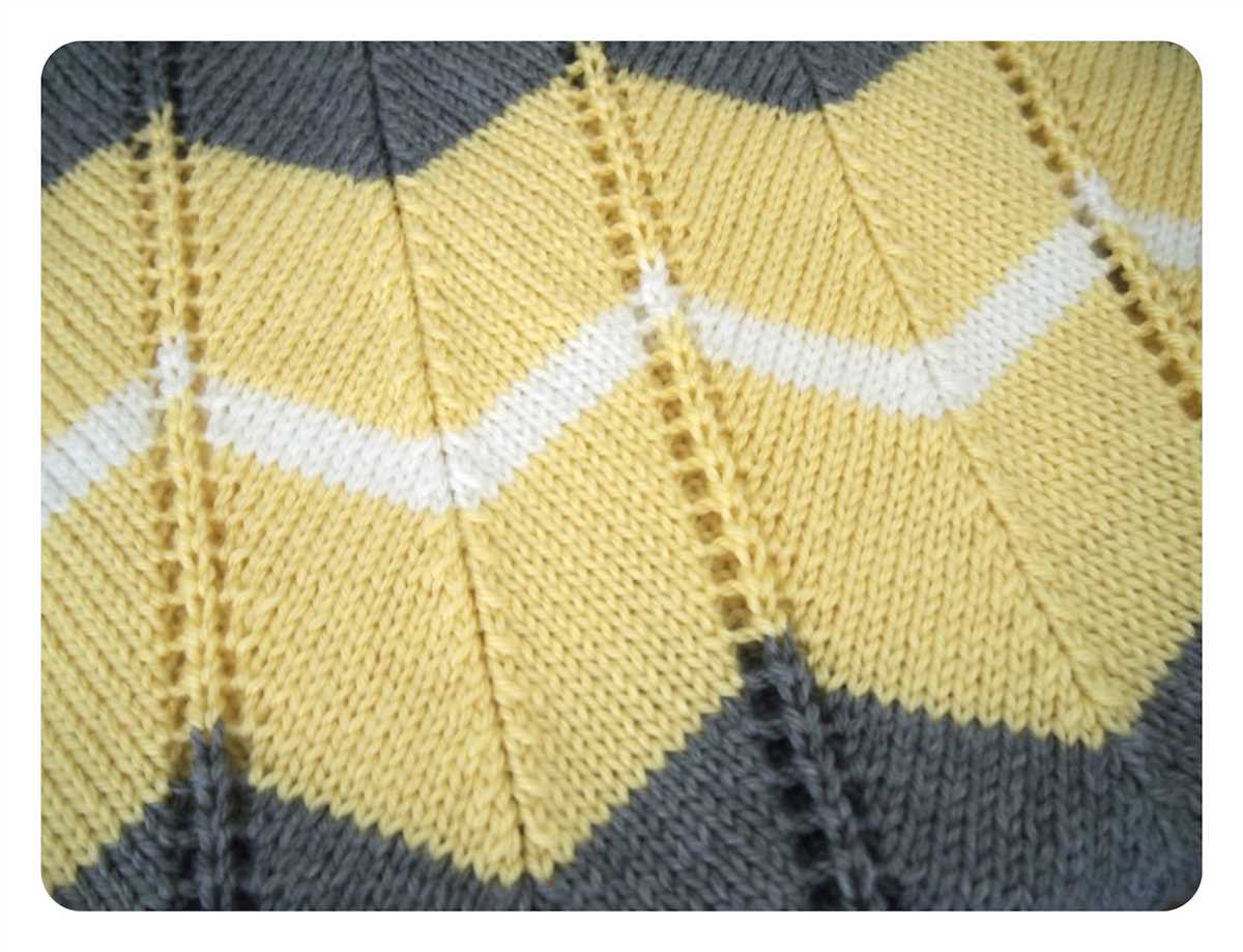 Striped knitted blanket pattern