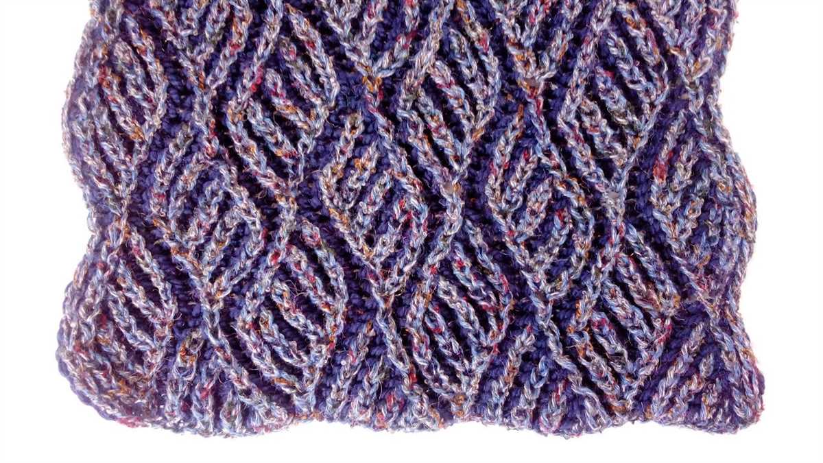 Two color knitting patterns scarf