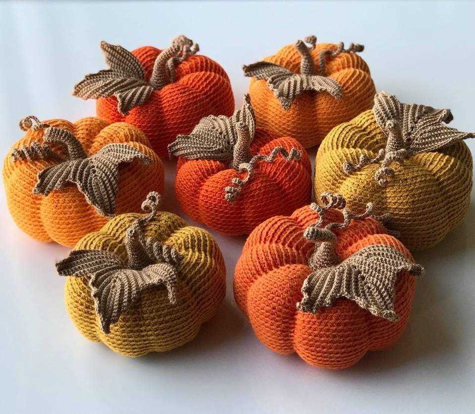 Mini knit pumpkin pattern