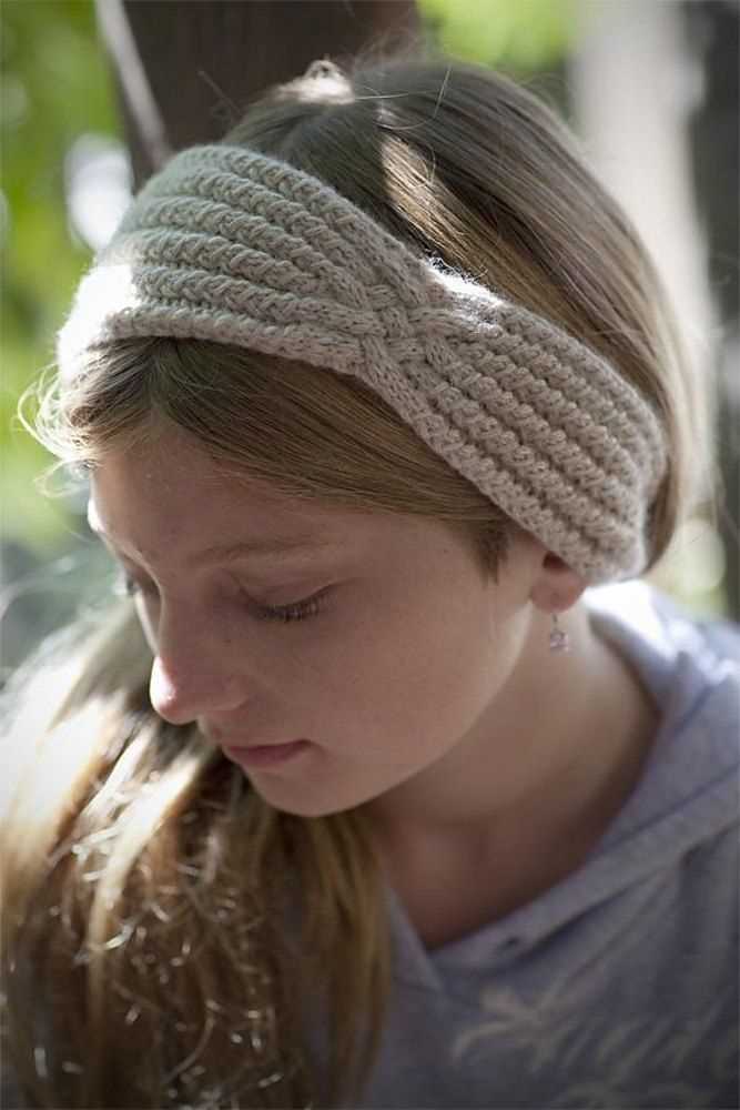 Knit headband with twist pattern