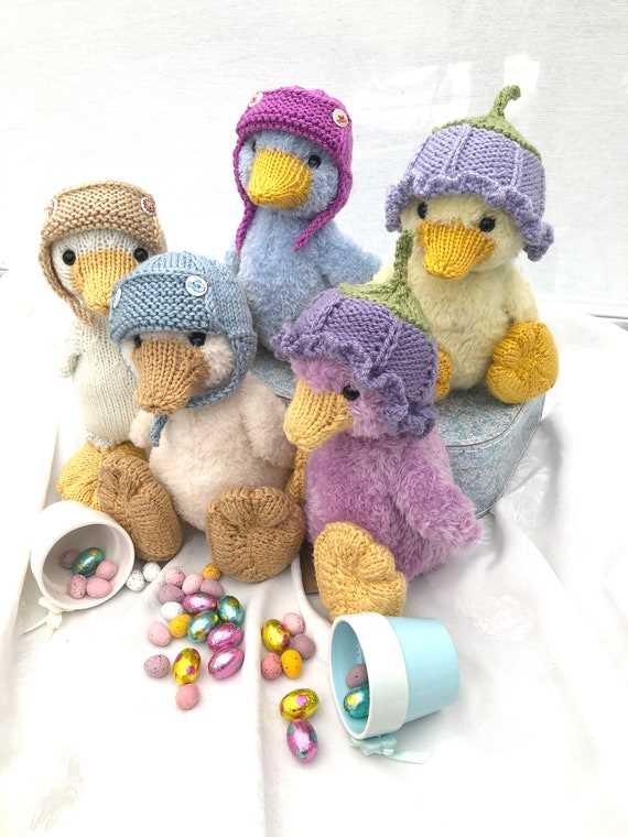 Knitted duck feet pattern