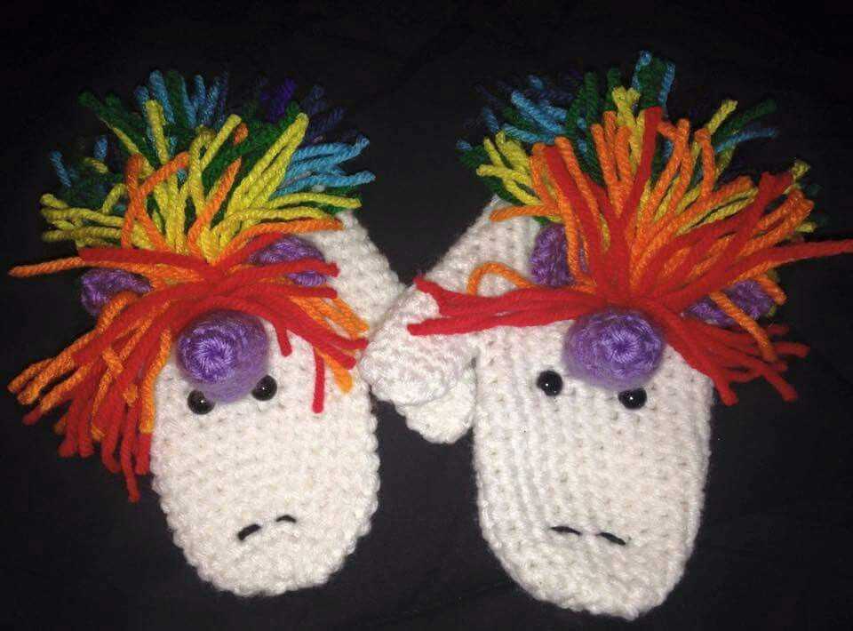 Unicorn mittens knitting pattern