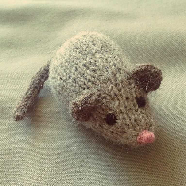 Knitting pattern mouse cat toy