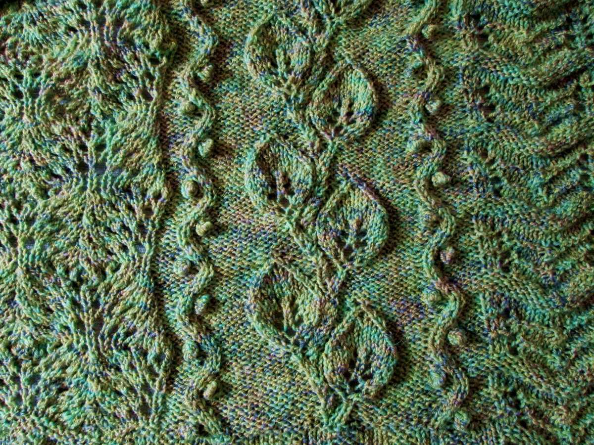 Alternating welted leaf knitting pattern