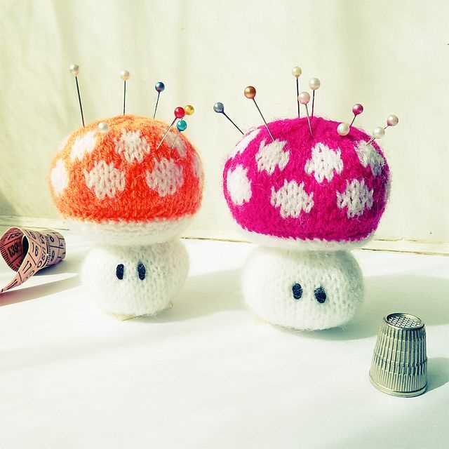 Knitted toadstool pattern