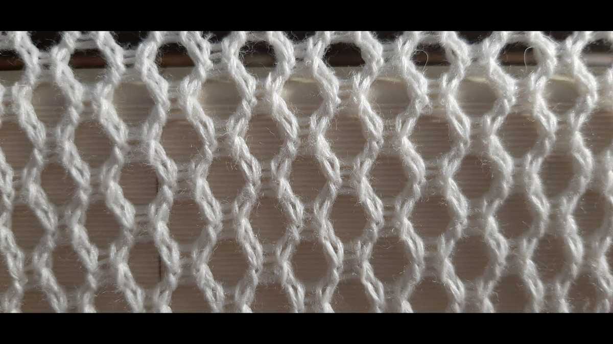 Knit pattern with holes