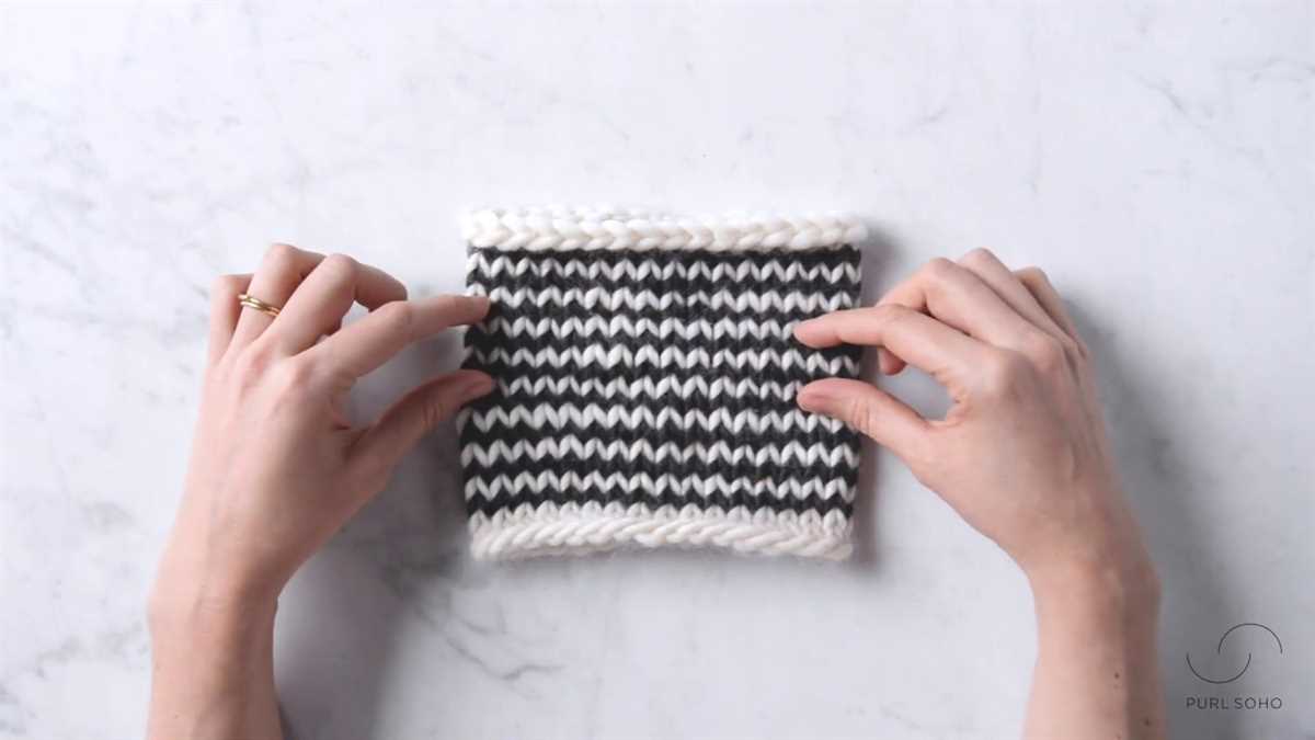 How to carry yarn when knitting a pattern