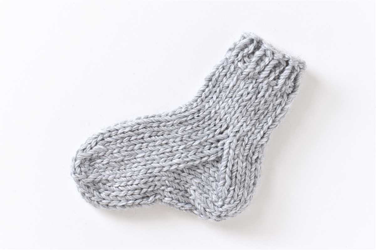 Easy bed socks knitting pattern 2 needles