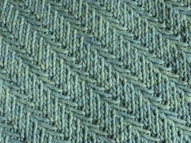 Herringbone knitting pattern in the round