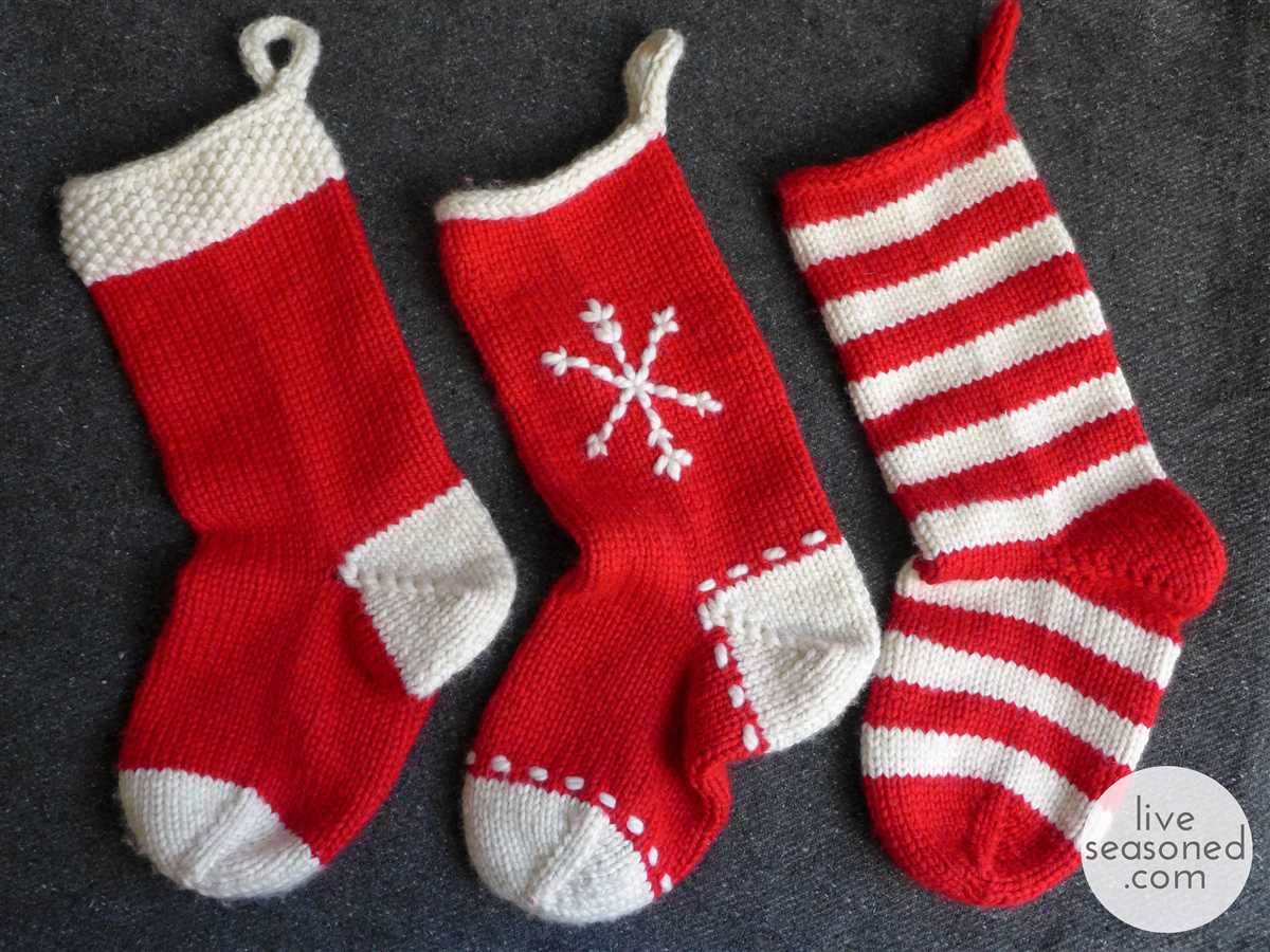 Chunky yarn knit christmas stocking pattern