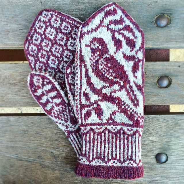 Shark mittens knitting pattern