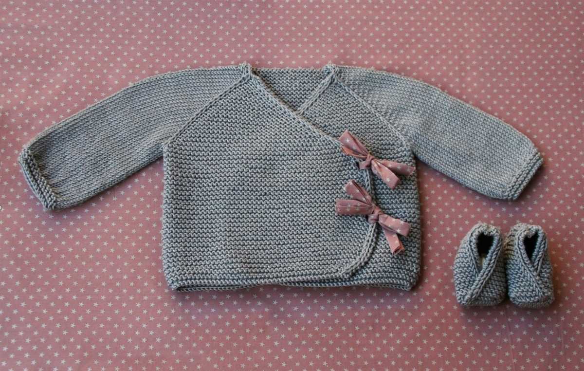 Kimono booties knitting pattern