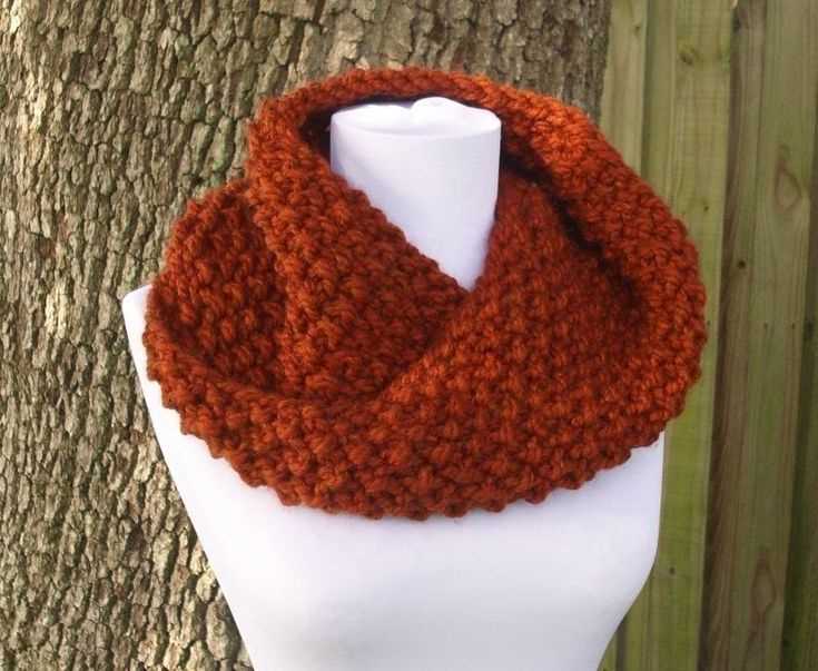 Get your hands on a free Mobius cowl knitting pattern! Mobius cowl knitting pattern free