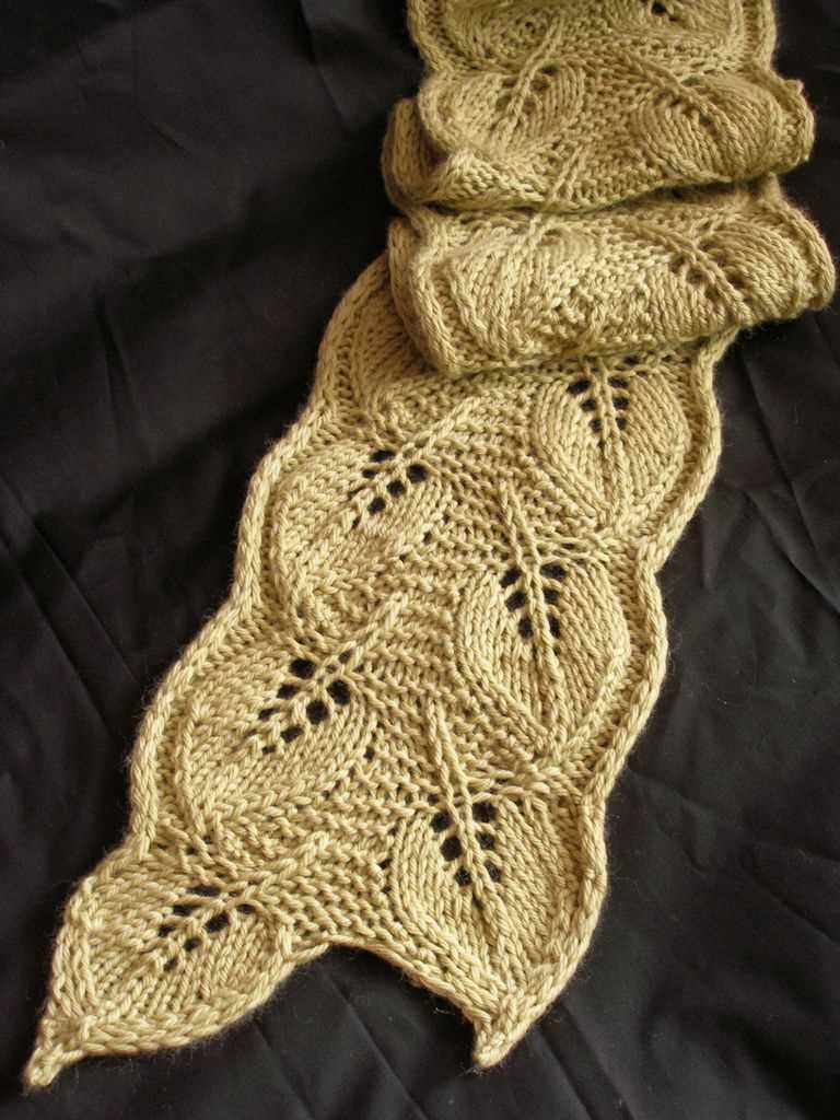 Leaf scarf knitting pattern