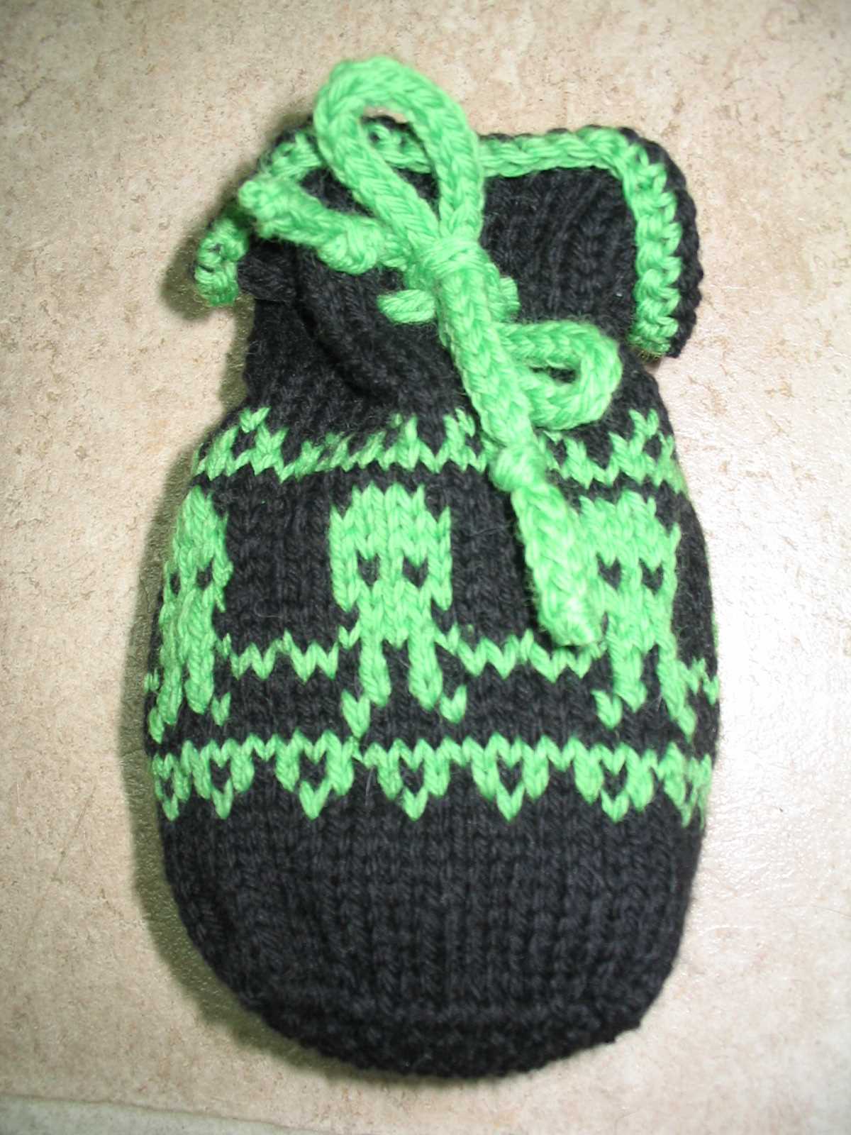 Knitted dice bag pattern