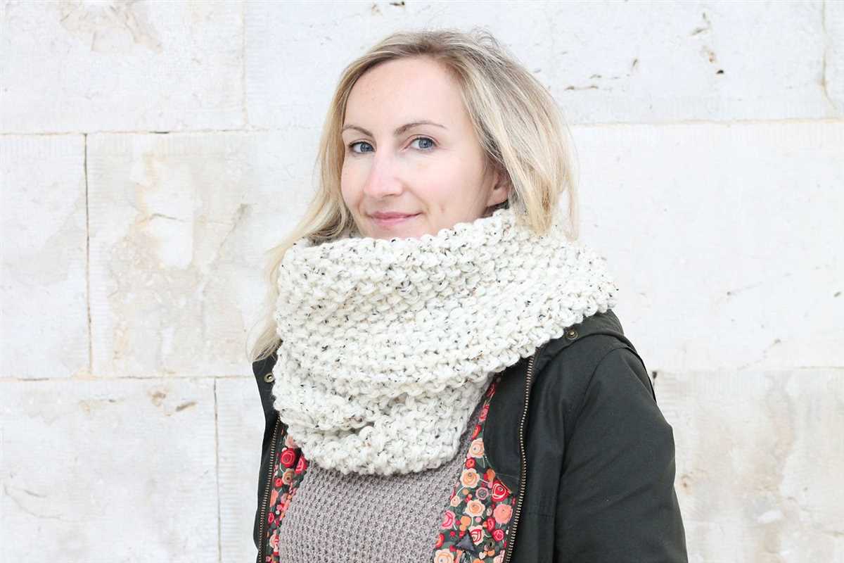 Moss stitch cowl knitting pattern