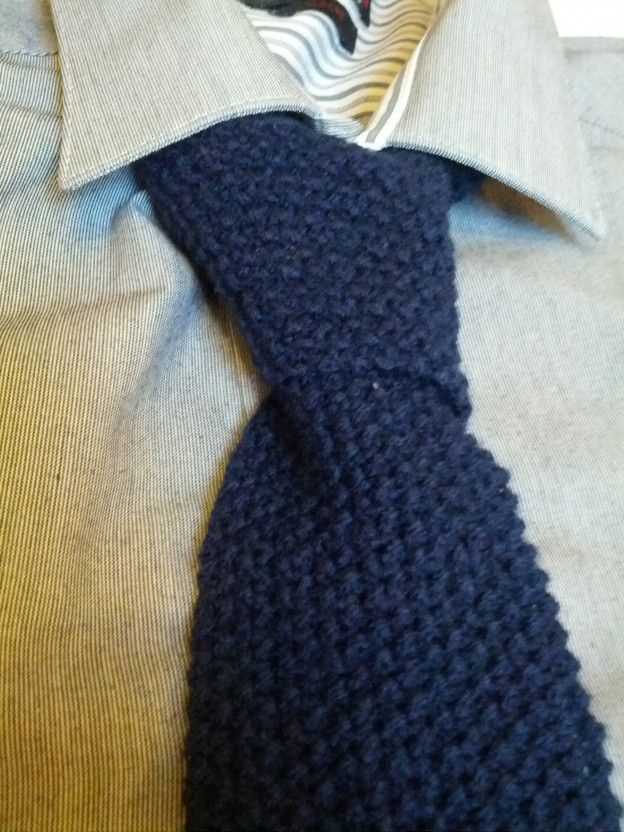 Knit necktie pattern