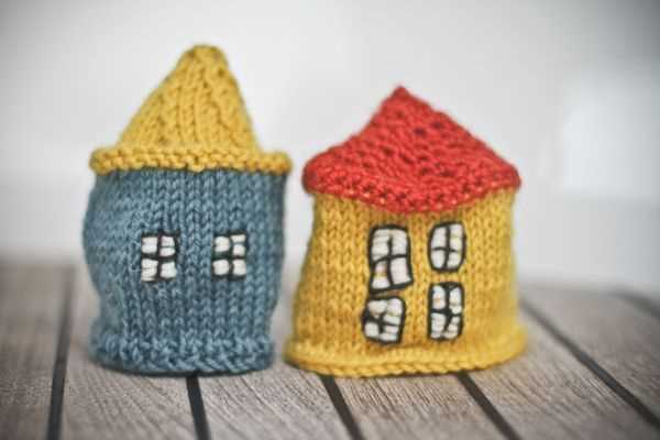 Knitted house pattern