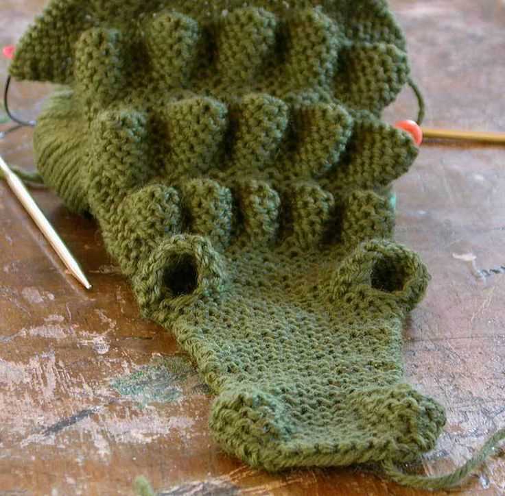 Create an Adorable Alligator Scarf with this Free Knitting Pattern! Knitted alligator scarf pattern free