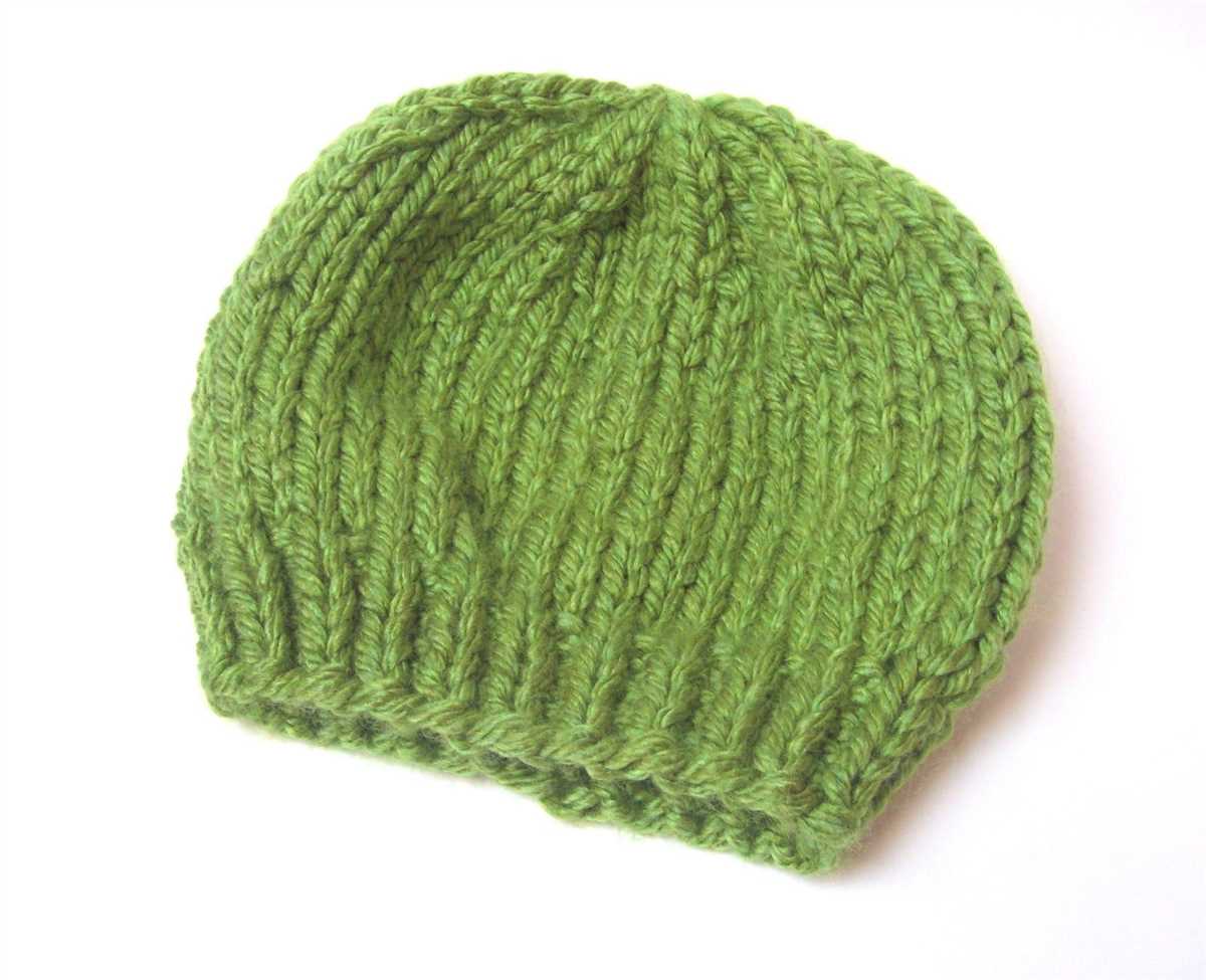 Create your own cozy beanie with this free knitting pattern! Free knitting pattern beanie