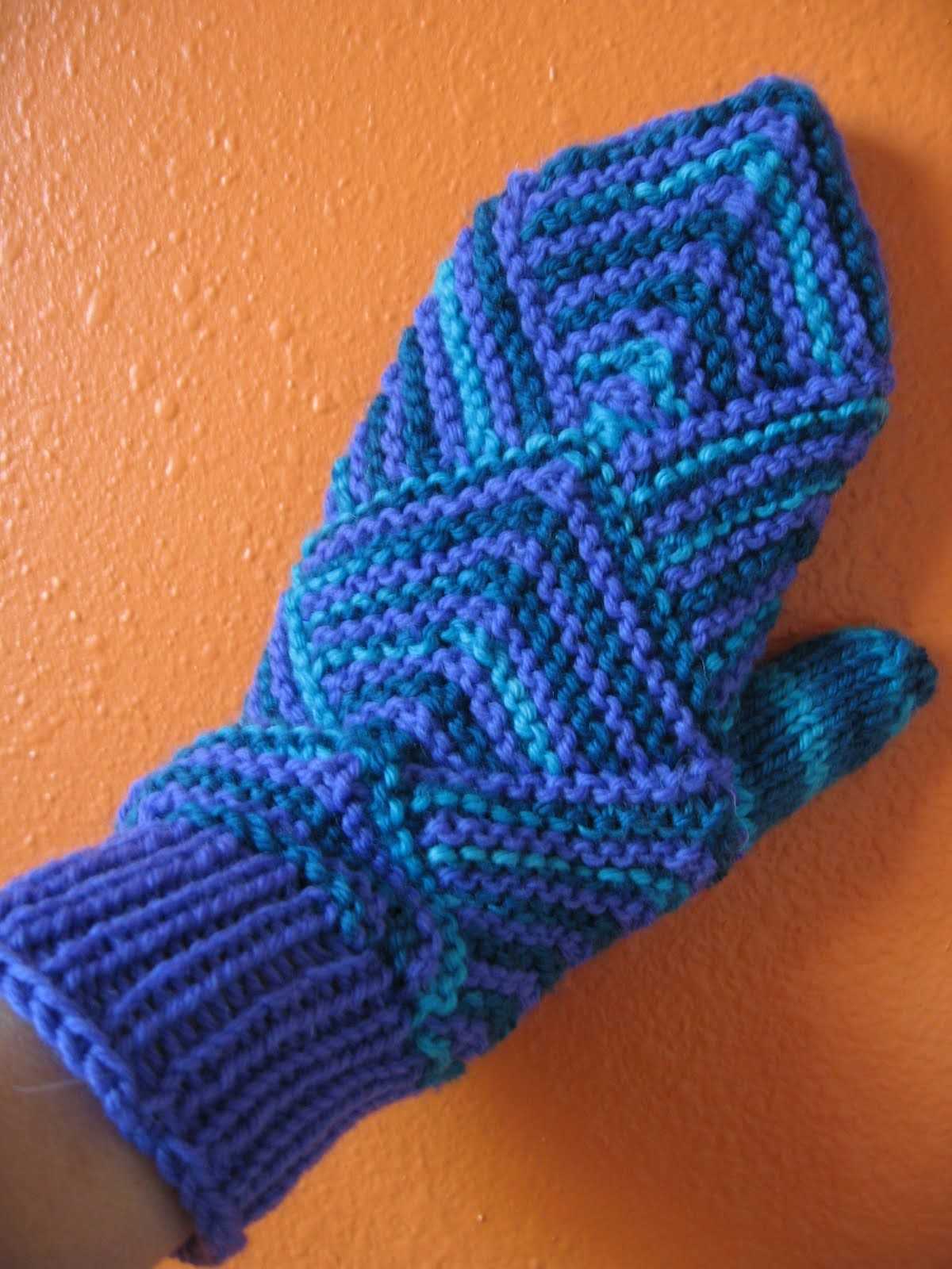 Knitting mitten pattern straight needles